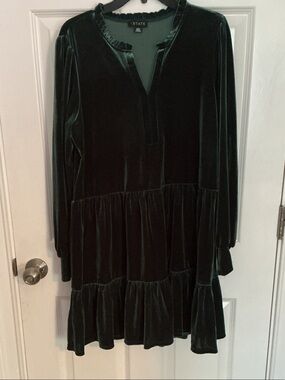 1. State Emerald Green Velvet Tiered Long Sleeve Dress EUC